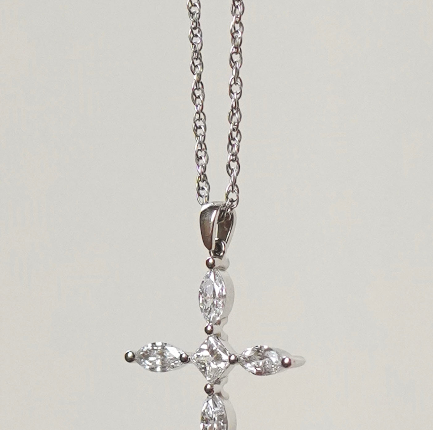 Small Naomi Cross