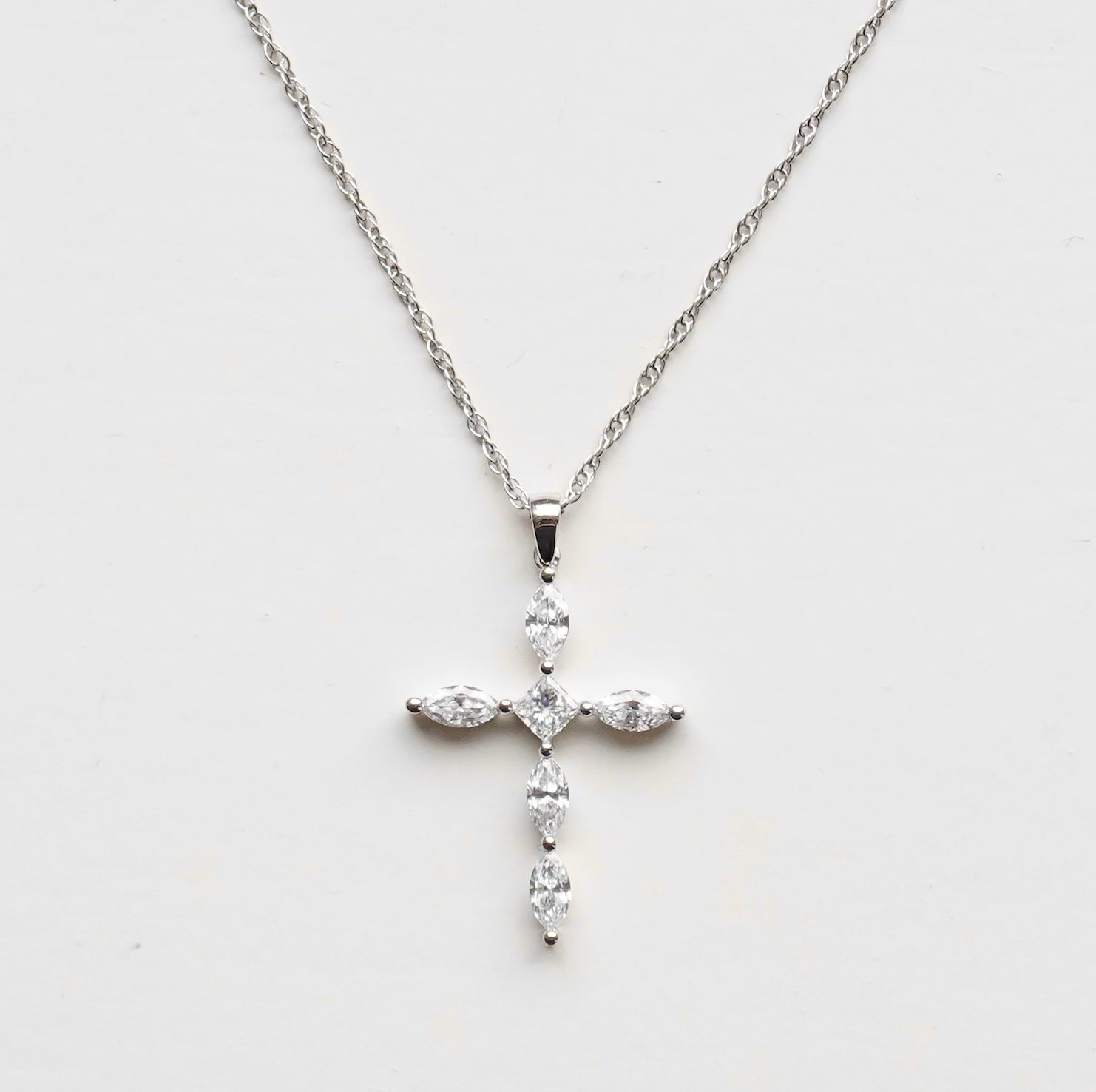 Small Naomi Cross