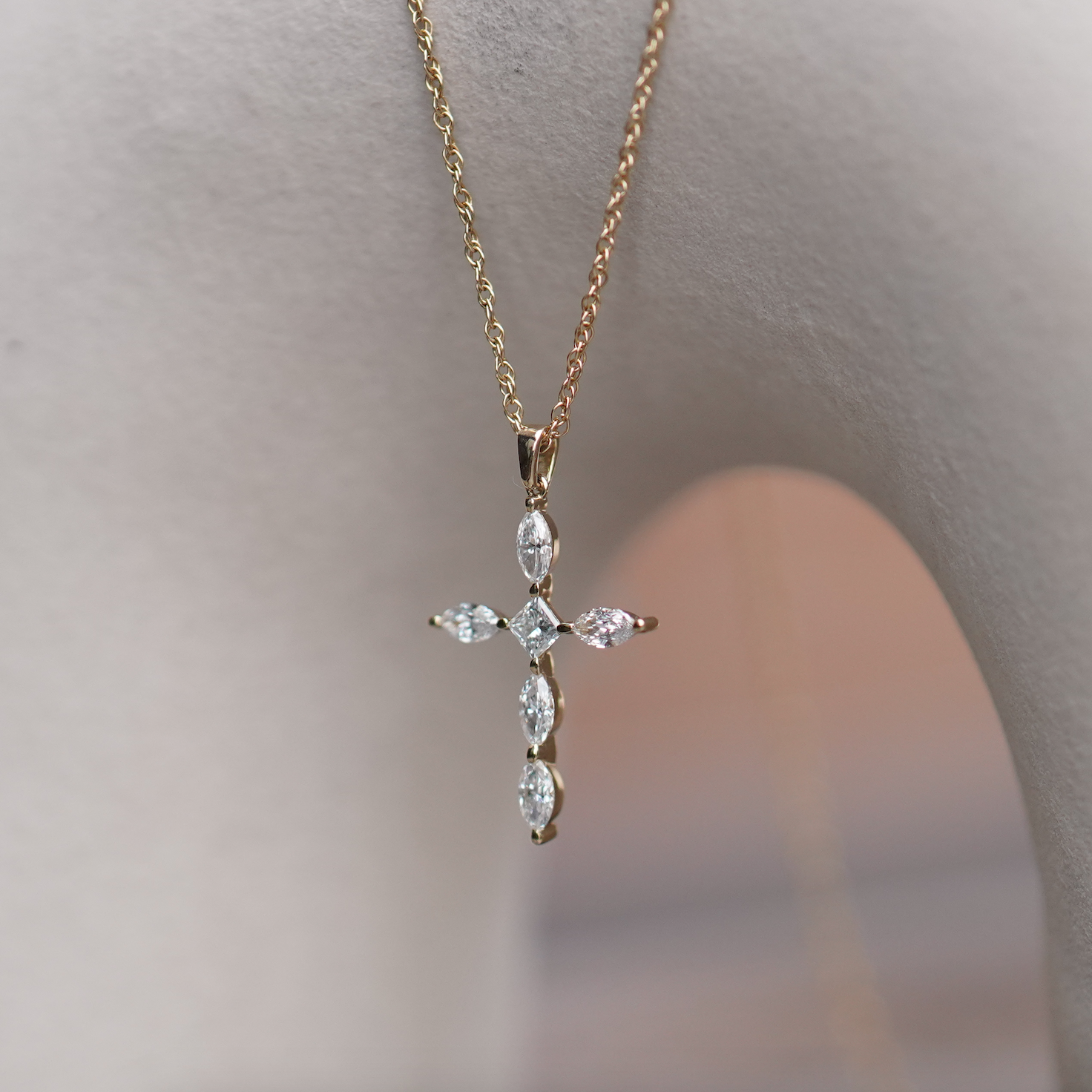 Small Naomi Cross